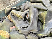 Partij zwarte laarzen en kisten - afbeelding 1 van  4