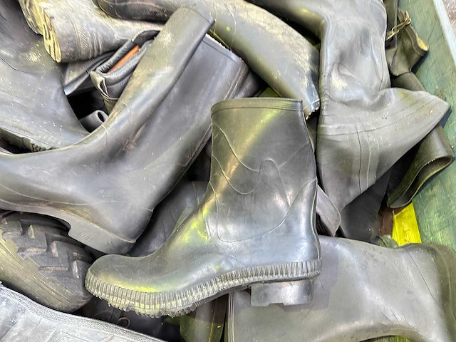 Partij zwarte laarzen en kisten - afbeelding 3 van  4