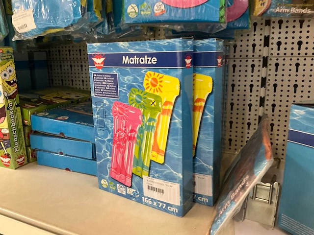 Partij zwembaden en speelgoed - afbeelding 2 van  26