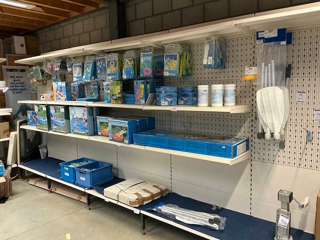 Partij zwembaden en speelgoed - afbeelding 1 van  26