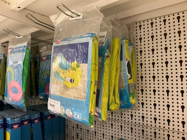 Partij zwembaden en speelgoed - afbeelding 22 van  26