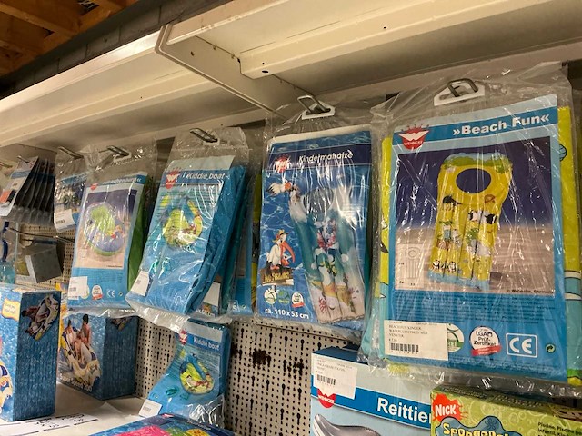 Partij zwembaden en speelgoed - afbeelding 25 van  26