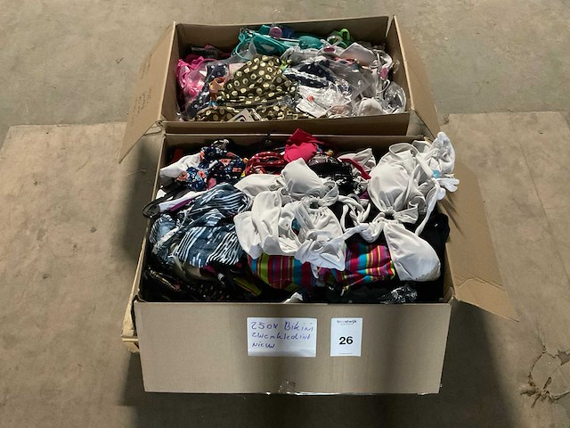 Partij zwemkleding (ca. 250x) - afbeelding 1 van  5