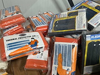 Partij zwemvesten, kledingzakken en thermische zakken - afbeelding 3 van  6