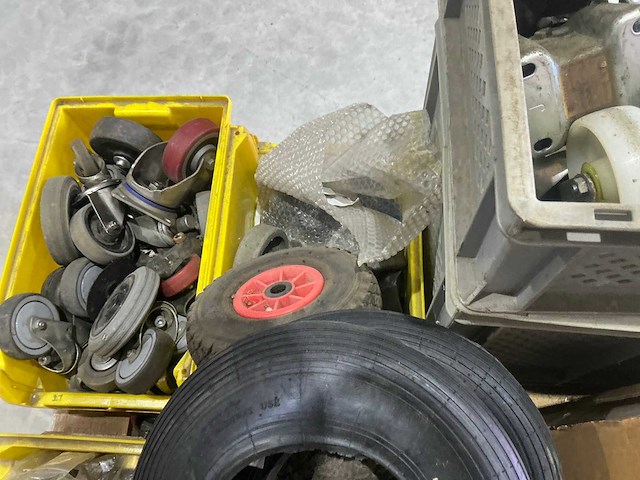 Partij zwenk en bokwielen - afbeelding 2 van  3