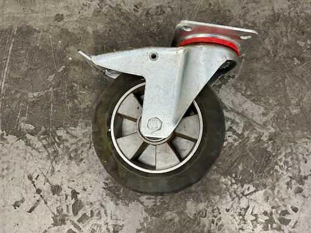 Partij zwenk en vaste wielen - afbeelding 1 van  2