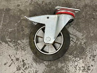 Partij zwenk en vaste wielen - afbeelding 1 van  2