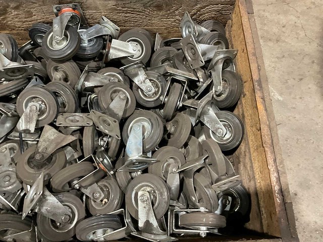 Partij zwenkwielen - afbeelding 3 van  4