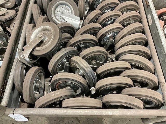 Partij zwenkwielen - afbeelding 3 van  4