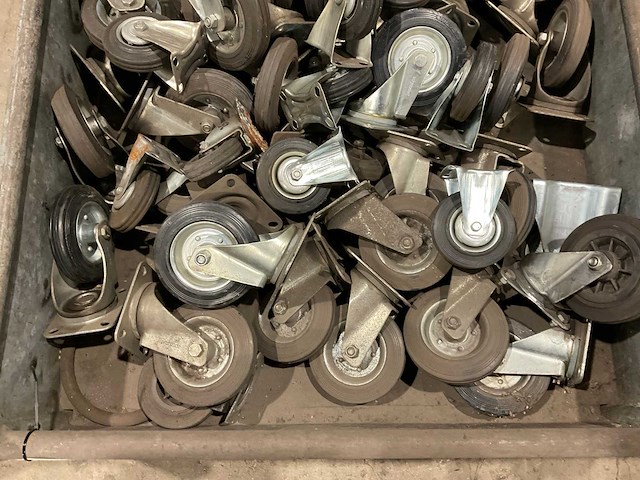 Partij zwenkwielen - afbeelding 3 van  4