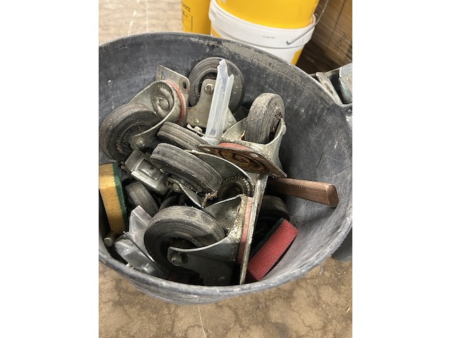 Partij zwenkwielen - afbeelding 4 van  5