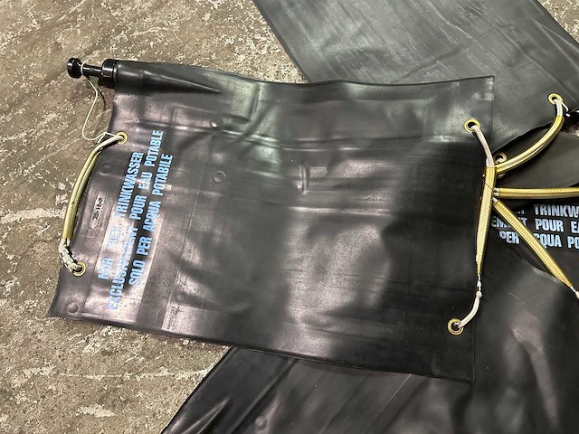 Partij zwitserse waterzakken 20 liter - afbeelding 2 van  8