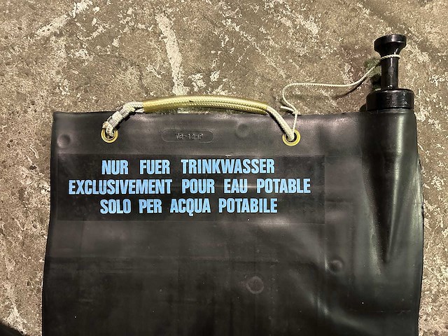 Partij zwitserse waterzakken 20 liter - afbeelding 7 van  8