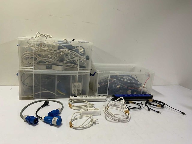 Partijd draden, kabels & snoeren - afbeelding 1 van  7