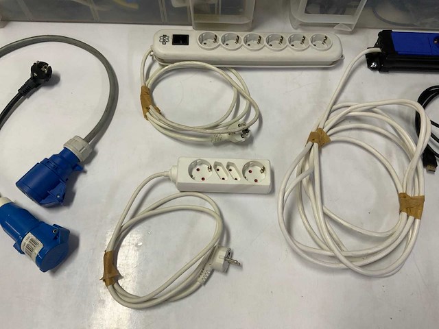 Partijd draden, kabels & snoeren - afbeelding 3 van  7