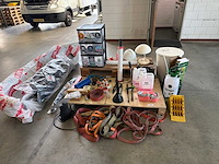 Partije gereedschap en magazijn toebehoren