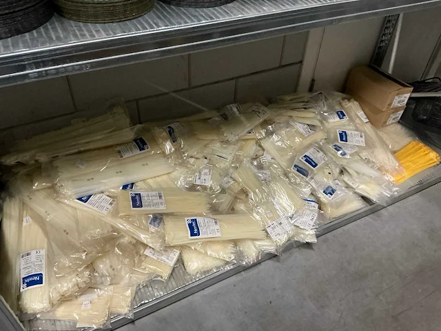 Partijen diverse tyeraps (235 verpakkingen) - afbeelding 1 van  7