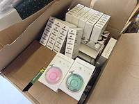 Partijhandel | complete inhoud van 3 stellingvakken met gereedschap, elektronica, horeca-artikelen en diversen - afbeelding 14 van  87