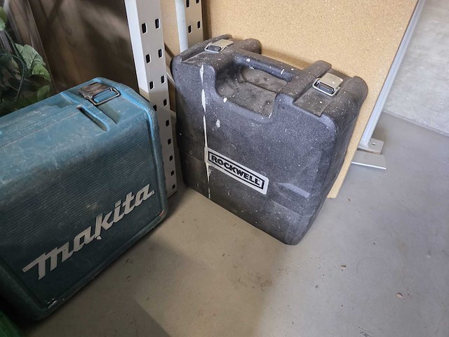 Partijhandel | complete inhoud van 3 stellingvakken met gereedschap, elektronica, horeca-artikelen en diversen - afbeelding 30 van  87