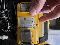Partijhandel | complete inhoud van 3 stellingvakken met gereedschap, elektronica, horeca-artikelen en diversen - afbeelding 38 van  87