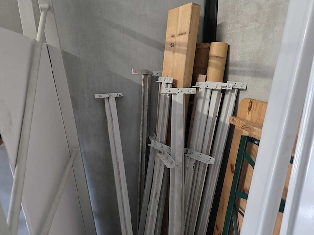 Partijhandel | complete inhoud van 3 stellingvakken met gereedschap, elektronica, horeca-artikelen en diversen - afbeelding 52 van  87