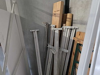 Partijhandel | complete inhoud van 3 stellingvakken met gereedschap, elektronica, horeca-artikelen en diversen - afbeelding 52 van  87