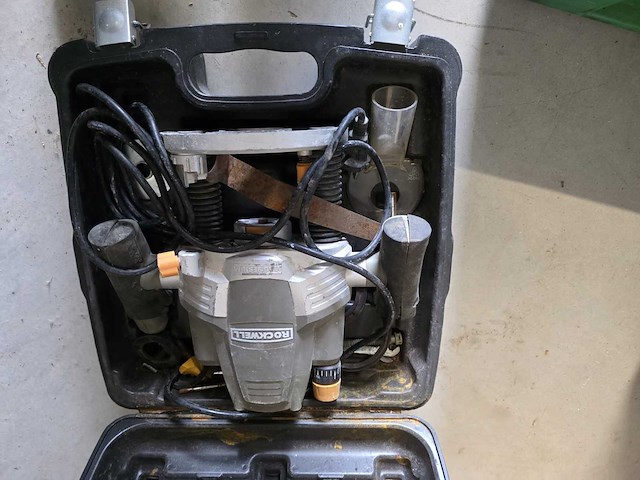 Partijhandel | complete inhoud van 3 stellingvakken met gereedschap, elektronica, horeca-artikelen en diversen - afbeelding 56 van  87
