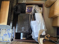 Partijhandel | complete inhoud van 3 stellingvakken met gereedschap, elektronica, horeca-artikelen en diversen - afbeelding 74 van  87