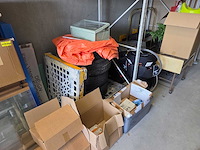 Partijhandel | complete inhoud van 3 stellingvakken met gereedschap, elektronica, horeca-artikelen en diversen - afbeelding 83 van  87