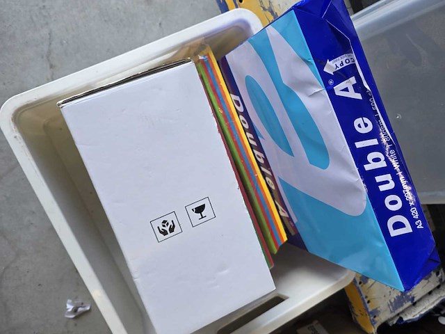 Partijhandel | complete inhoud van 3 stellingvakken met gereedschap, elektronica, horeca-artikelen en diversen - afbeelding 9 van  82