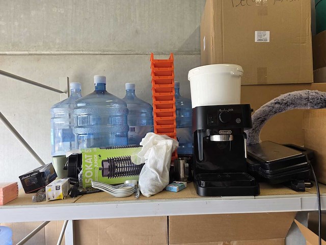 Partijhandel | complete inhoud van 3 stellingvakken met gereedschap, elektronica, horeca-artikelen en diversen - afbeelding 11 van  82