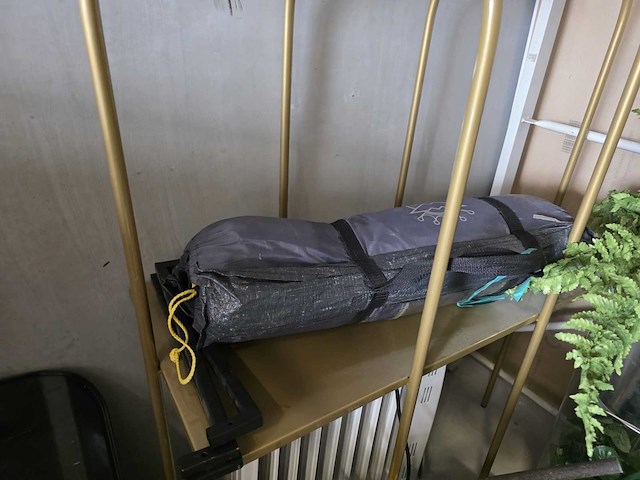 Partijhandel | complete inhoud van 3 stellingvakken met gereedschap, elektronica, horeca-artikelen en diversen - afbeelding 29 van  82