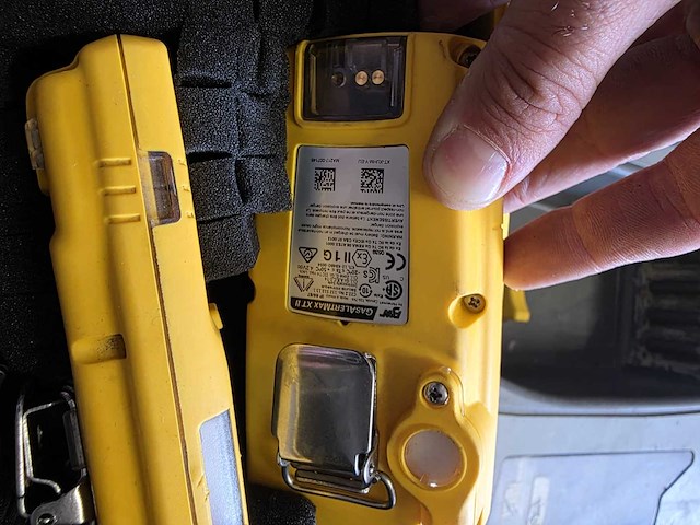 Partijhandel | complete inhoud van 3 stellingvakken met gereedschap, elektronica, horeca-artikelen en diversen - afbeelding 34 van  82
