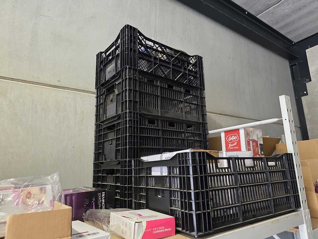 Partijhandel | complete inhoud van 3 stellingvakken met gereedschap, elektronica, horeca-artikelen en diversen - afbeelding 40 van  82