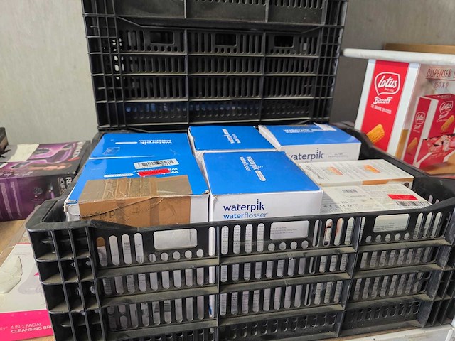 Partijhandel | complete inhoud van 3 stellingvakken met gereedschap, elektronica, horeca-artikelen en diversen - afbeelding 43 van  82
