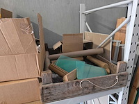 Partijhandel | complete inhoud van 3 stellingvakken met gereedschap, elektronica, horeca-artikelen en diversen - afbeelding 47 van  82