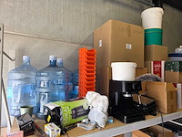 Partijhandel | complete inhoud van 3 stellingvakken met gereedschap, elektronica, horeca-artikelen en diversen - afbeelding 54 van  82