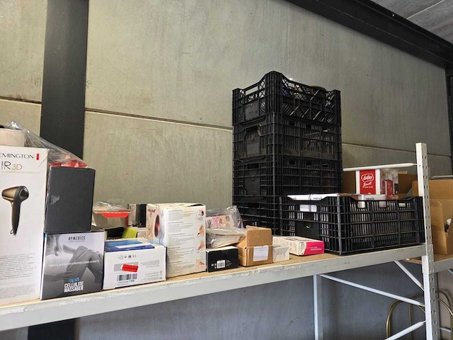 Partijhandel | complete inhoud van 3 stellingvakken met gereedschap, elektronica, horeca-artikelen en diversen - afbeelding 58 van  82