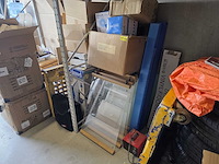 Partijhandel | complete inhoud van 3 stellingvakken met gereedschap, elektronica, horeca-artikelen en diversen - afbeelding 64 van  82