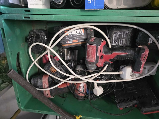 Partijhandel | complete inhoud van 3 stellingvakken met gereedschap, elektronica, horeca-artikelen en diversen - afbeelding 63 van  82