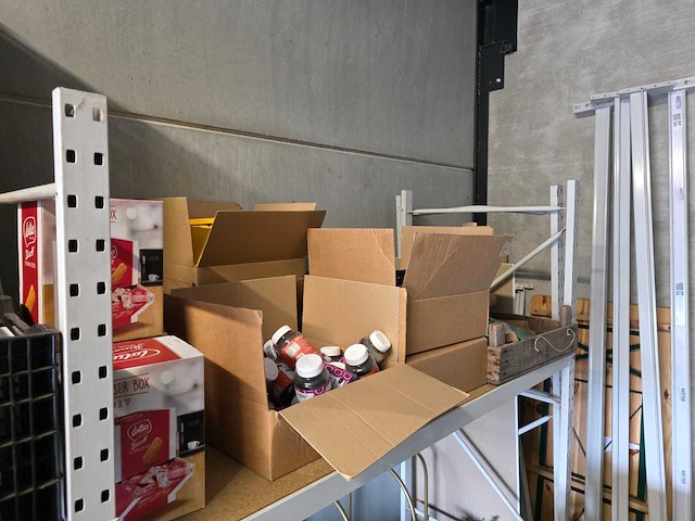 Partijhandel | complete inhoud van 3 stellingvakken met gereedschap, elektronica, horeca-artikelen en diversen - afbeelding 74 van  82