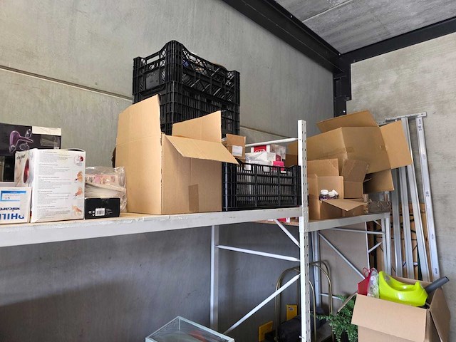 Partijhandel | complete inhoud van 3 stellingvakken met gereedschap, elektronica, horeca-artikelen en diversen - afbeelding 79 van  82