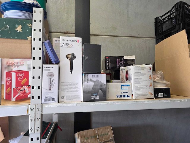 Partijhandel | complete inhoud van 3 stellingvakken met gereedschap, elektronica, horeca-artikelen en diversen - afbeelding 80 van  82