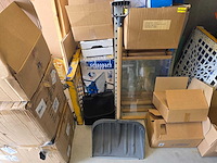 Partijhandel | complete inhoud van 3 stellingvakken met gereedschap, elektronica, horeca-artikelen en diversen - afbeelding 82 van  82