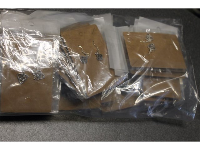 Partijtje oorbellen, 30 sets handgemaakt - afbeelding 1 van  3