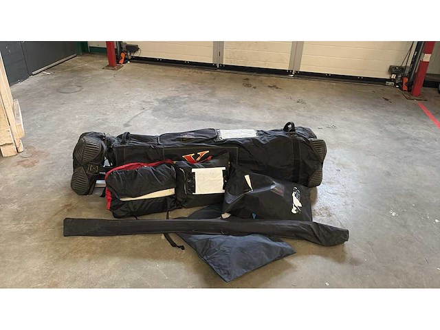 Party tent - afbeelding 4 van  7