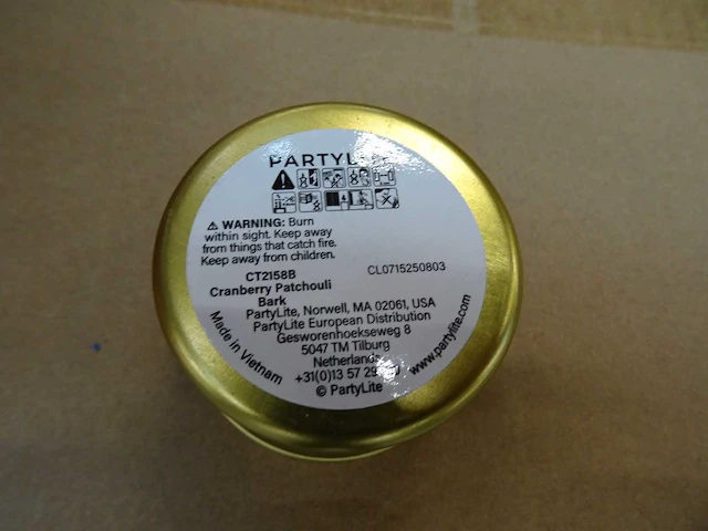 Partylite - ct2158b - cranberry patchouli bark candle tins (1728x) - afbeelding 3 van  3