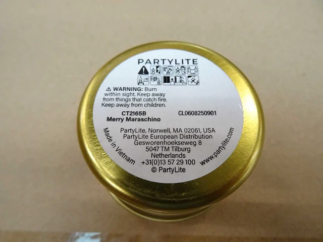 Partylite - ct2165b - merry maraschino candle tins (1920x) - afbeelding 3 van  4