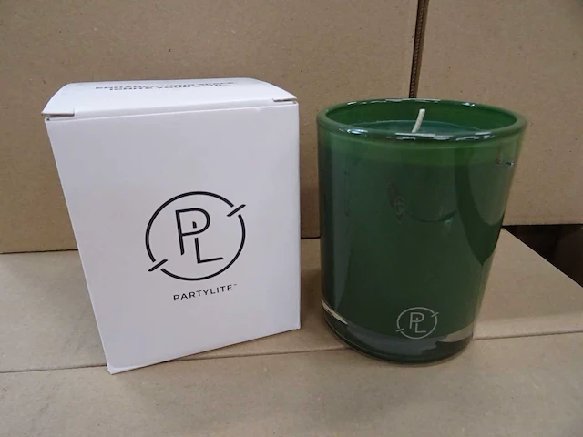Partylite - g1032162 - white suede & pine escential jar candle (528x) - afbeelding 1 van  3