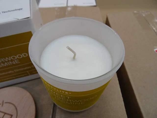 Partylite - g1222173 - sweet amberwood & jasmine jar candle - fresh coll (96x) - afbeelding 2 van  4
